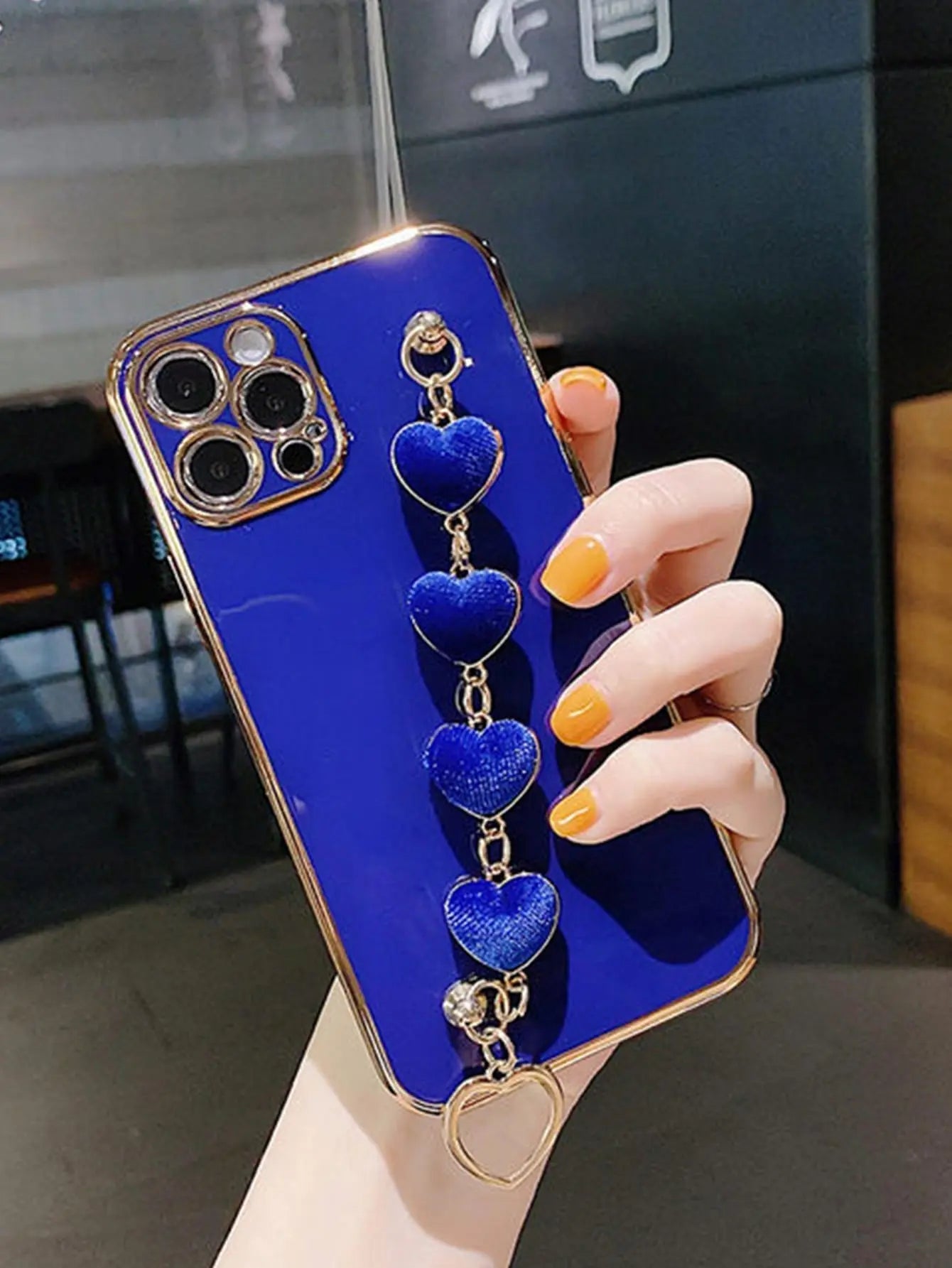 Solid Phone Case With Heart Decor Hand Strap