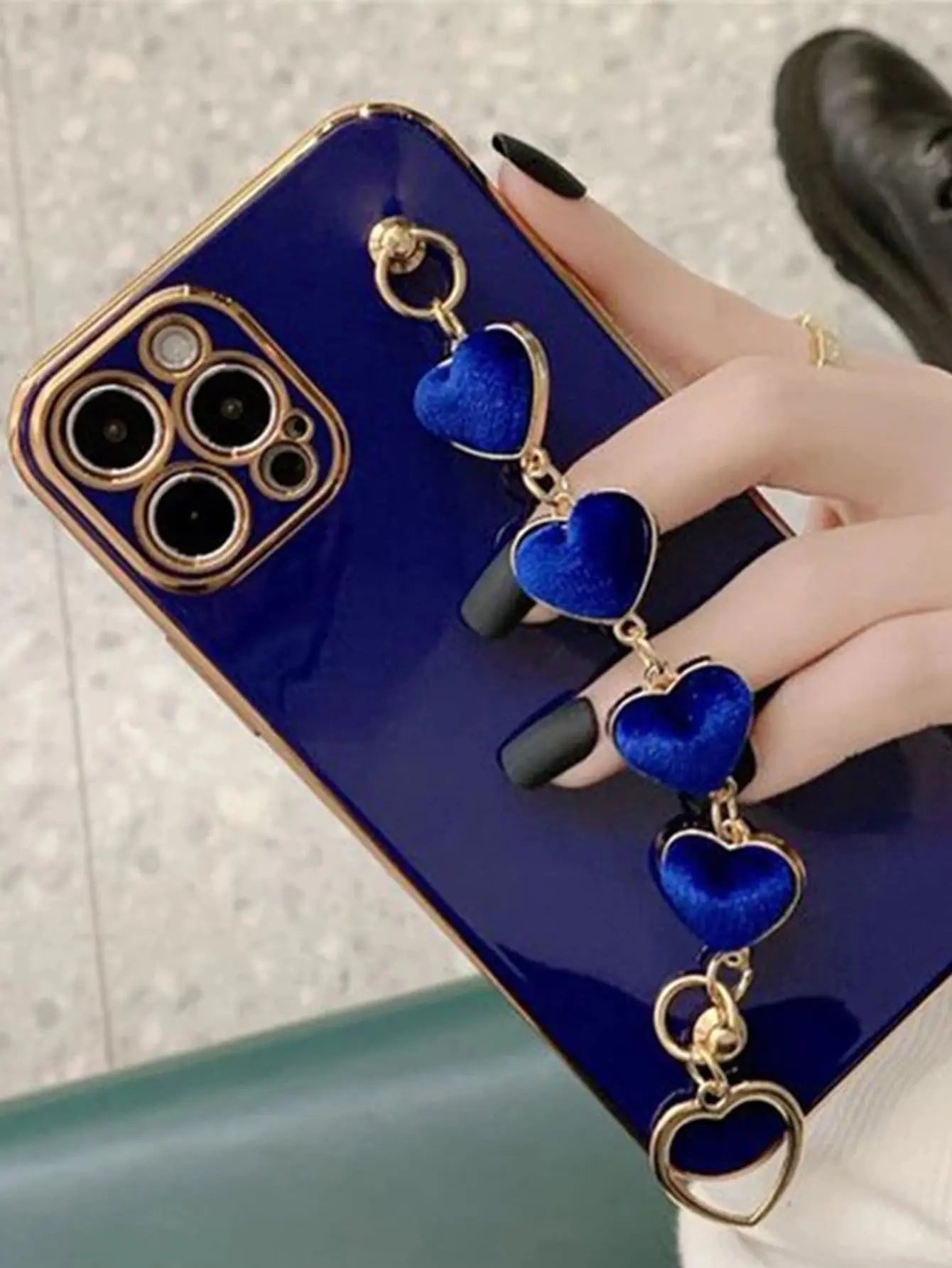 Solid Phone Case With Heart Decor Hand Strap