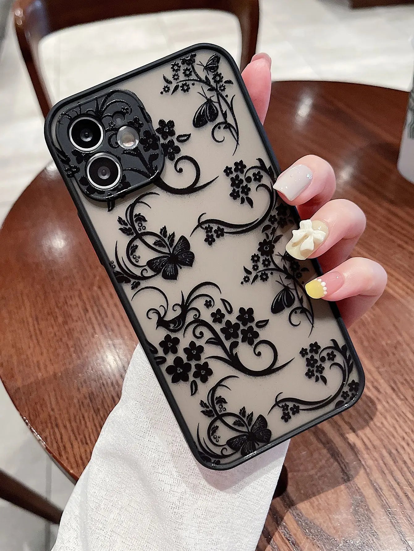Contrast Frame Flower Butterfly Print Phone Case